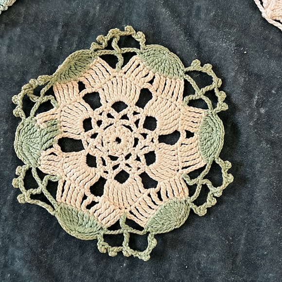 VTG 3 Pc Doilies - Picture 7 of 8